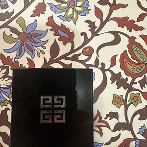 Givenchy Prisme Libre loose powder in shade 5 Popeline Mimosa